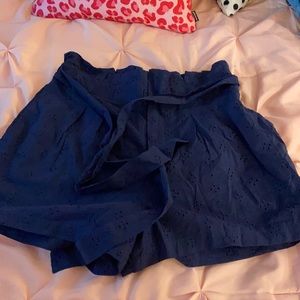 Fun high waisted bowed shorts